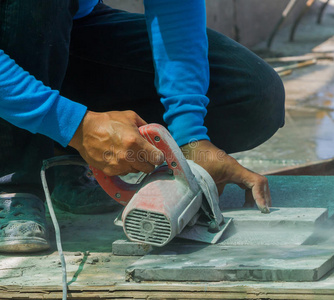 瓷砖切割操作视频(瓷砖切割操作视频教程)